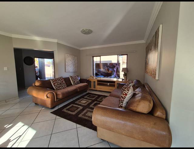 4 BEDROOM HOUSE FOR SALE IN ARDENWOLD SH